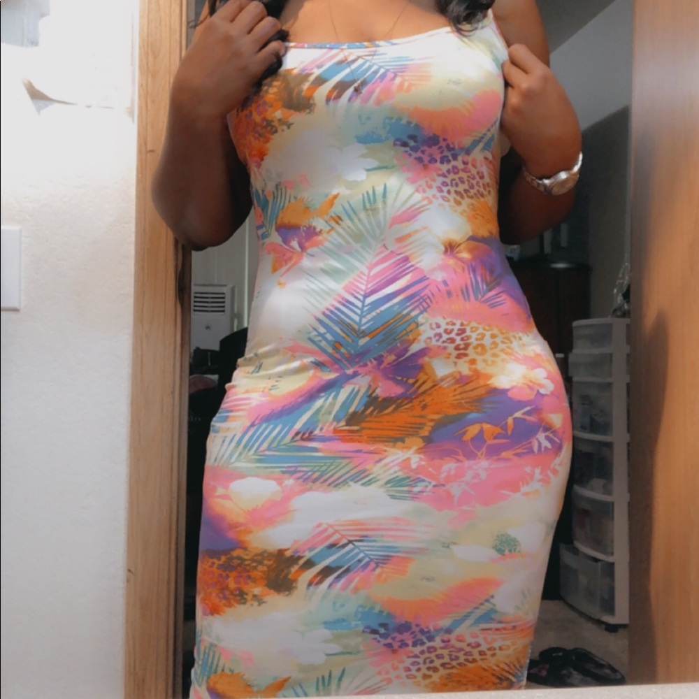 Tropical Pattern BodyCon Dress - Picture 2 of 4